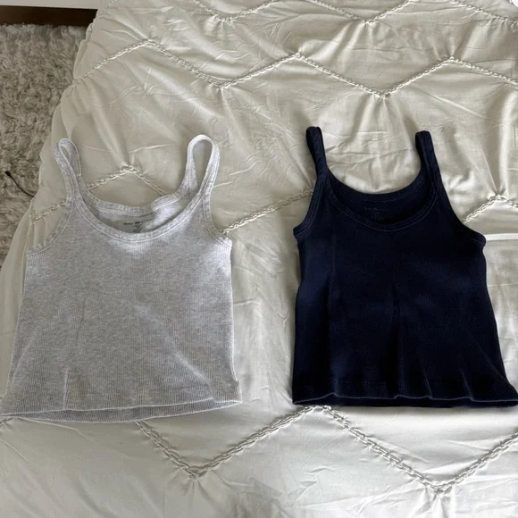 Brandy Melville cropped tanks - Picture 1 of 2